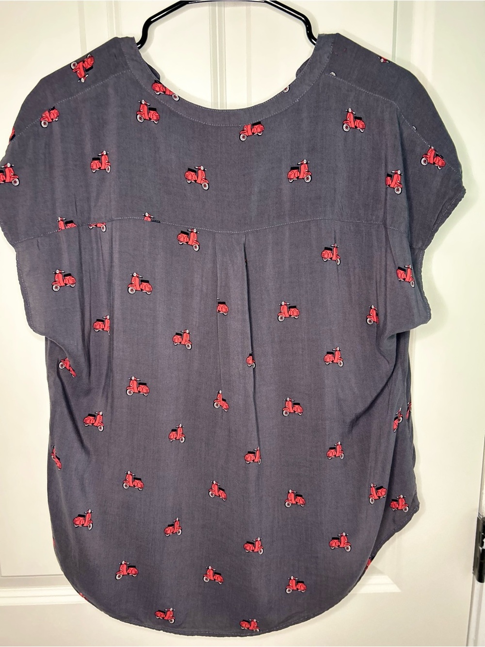Torrid Grey Red Vespa Scooter Challis Dolman Blouse Top 00 - Picture 2 of 6